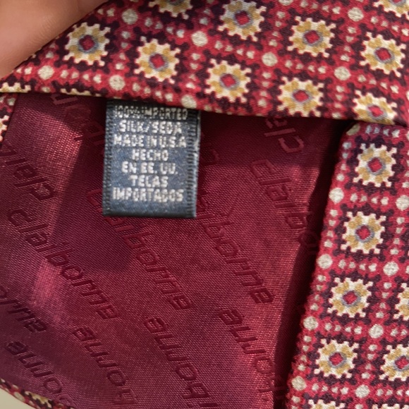 Claiborne 100% Imported Silk Tie - Picture 3 of 3